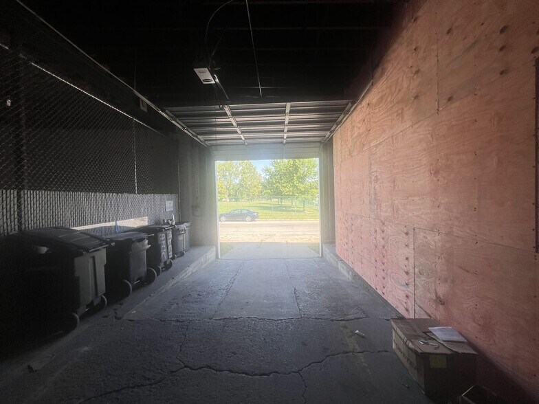 More Photos Of 617 Walnut St, Jeffersonville Flex For Lease