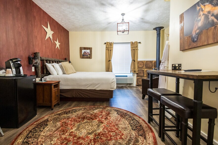 More Photos Of 231 Main St, Frankfort Hotel For Sale