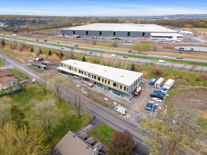 More Photos Of 1250 Rte Édouard-VII, Saint-philippe Showroom For Lease