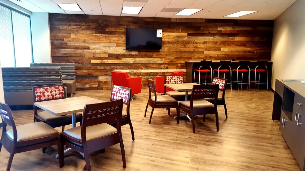 More Photos Of 333 Pierce Rd, Itasca Office For Lease