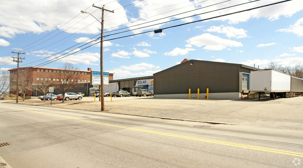 More Photos Of 121 Valley St, Manchester Showroom For Sale