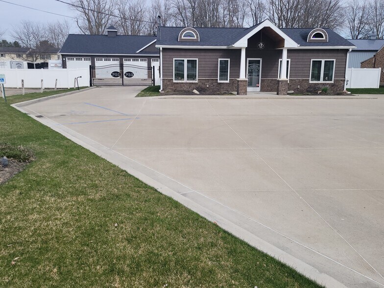 More Photos Of 351 N Main St, Onsted Office For Sale