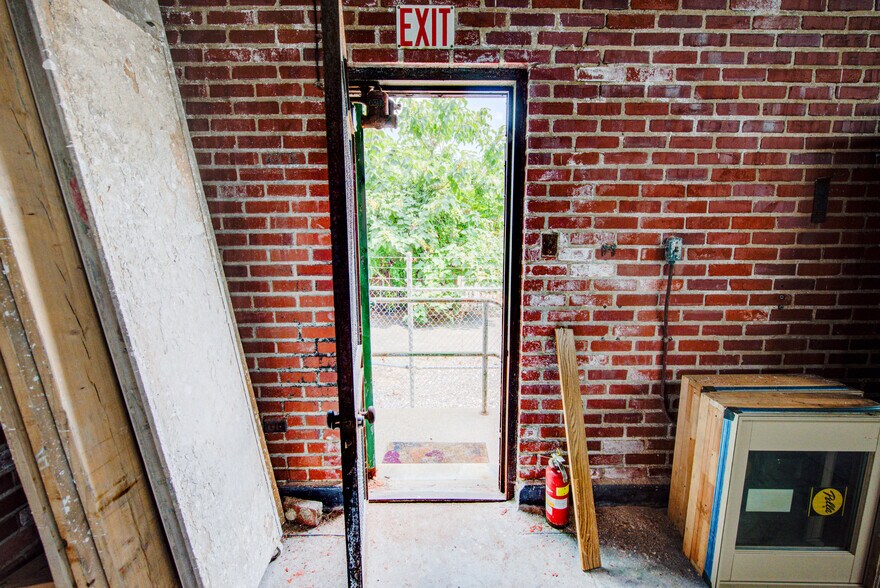 More Photos Of 1835 W Oxford St, Philadelphia Industrial For Sale