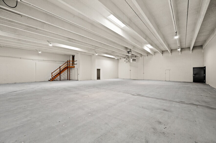 More Photos Of 7050 S 400 W, Midvale Showroom For Lease