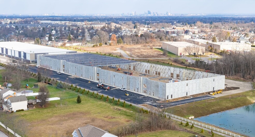 Primary Photo Of 3741 Grove City Rd, Grove City Manufacturing For Sale