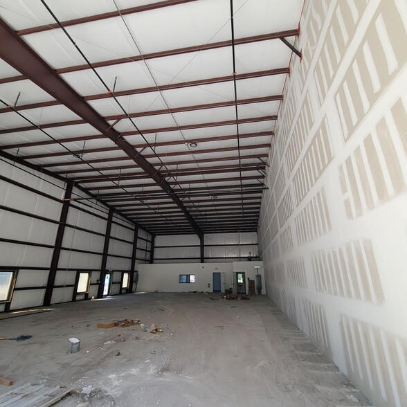 More Photos Of 2011 Commerce Lakes Dr, Port Saint Lucie Warehouse For Lease