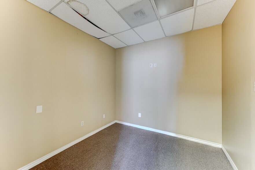 More Photos Of 14741 Pebble Bend Dr, Houston Loft Creative Space For Lease