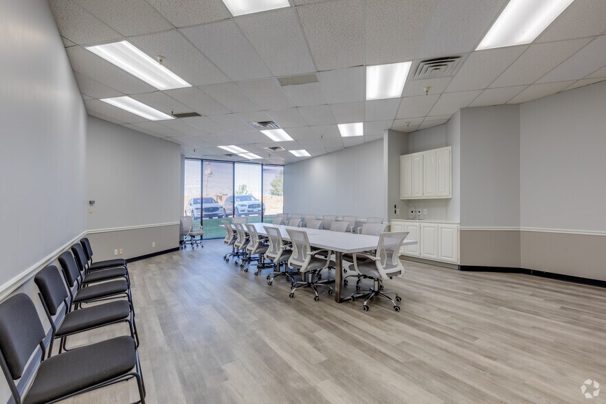 More Photos Of 6846 S Canton Ave, Tulsa Unknown For Lease