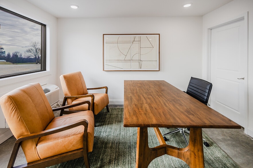 More Photos Of 400 Red Squirrel St, Bowling Green Specialty For Sale