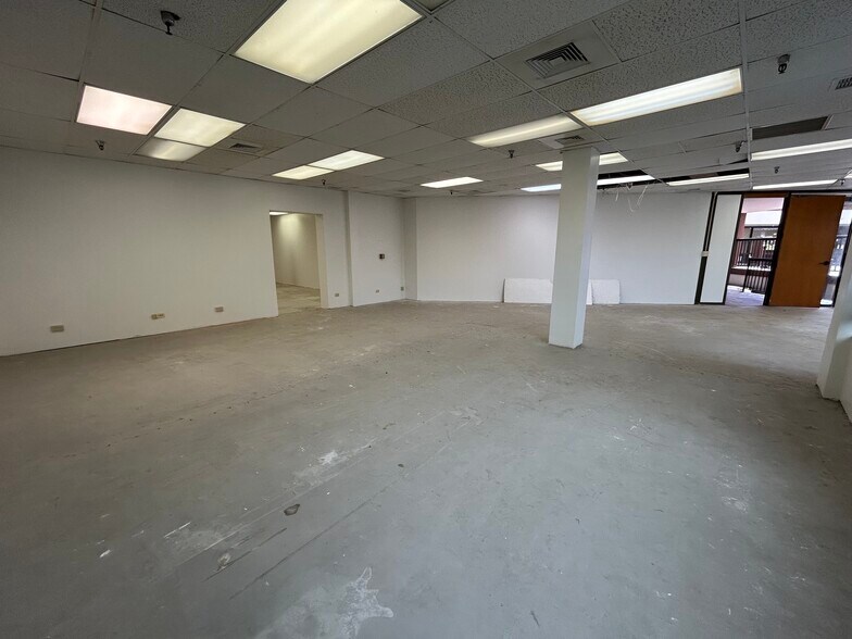 More Photos Of 438-444 Hobron Ln, Honolulu Office For Lease