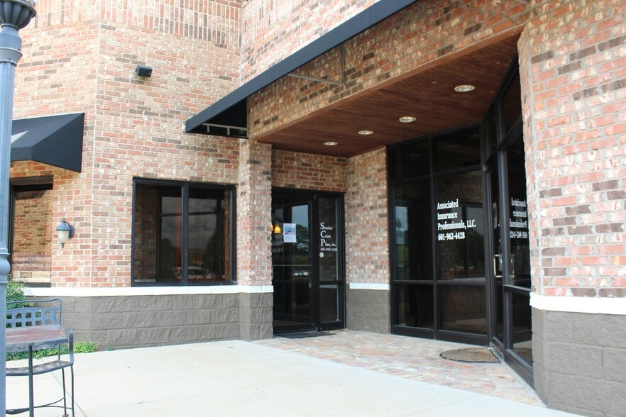 More Photos Of 1065 River Oaks Dr, Flowood Restaurant For Lease