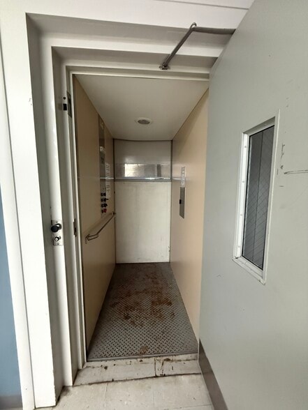 More Photos Of 706 N Main St, Rockford Medical For Lease
