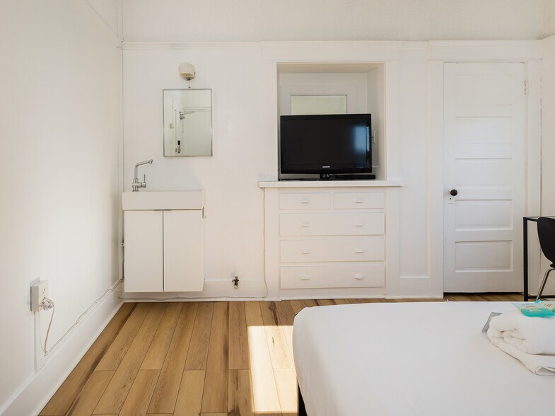 More Photos Of 221 Concord St, El Segundo Apartments For Sale