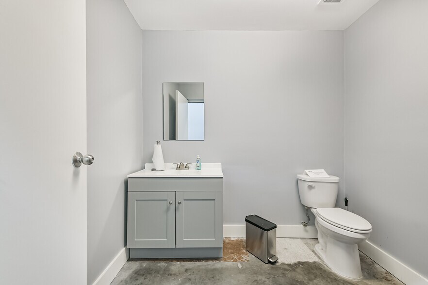 More Photos Of 7449 Wright Rd, Houston Manufacturing For Sale