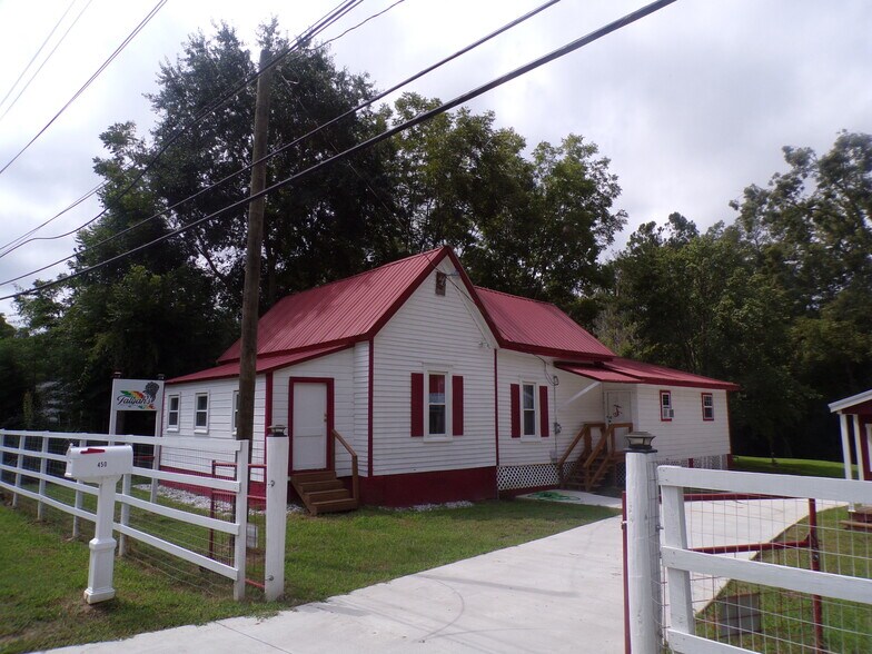 More Photos Of 450 S Oak St, Jackson Storefront Retail Office For Sale