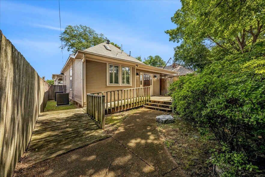 More Photos Of 2151 Monroe Ave, Memphis Office Residential For Sale