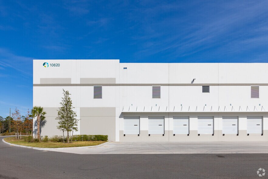 More Photos Of 10620 Boggy Creek Rd, Orlando Distribution For Lease