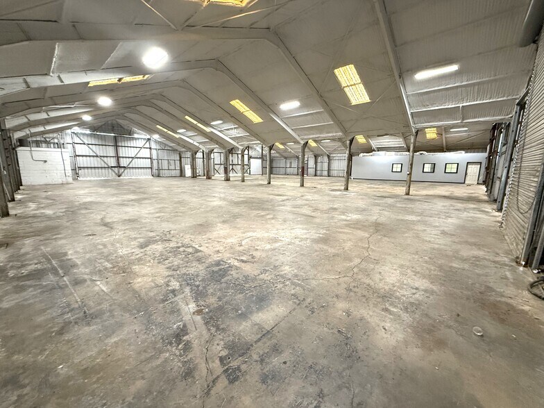 More Photos Of 2301 Eleanor Tinsley Way, Houston Warehouse For Lease