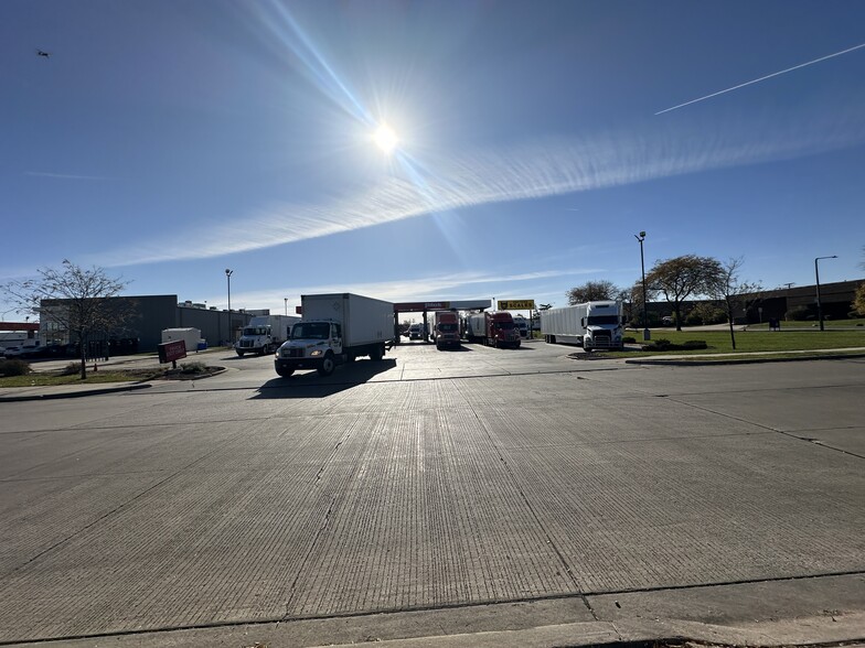 More Photos Of 1220 Mark St, Bensenville Warehouse For Lease