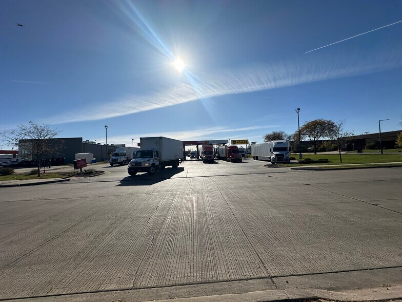 More Photos Of 1220 Mark St, Bensenville Warehouse For Lease