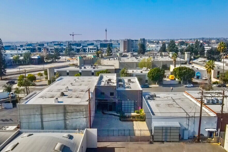 More Photos Of 3058 N Lima St, Burbank Warehouse For Sale