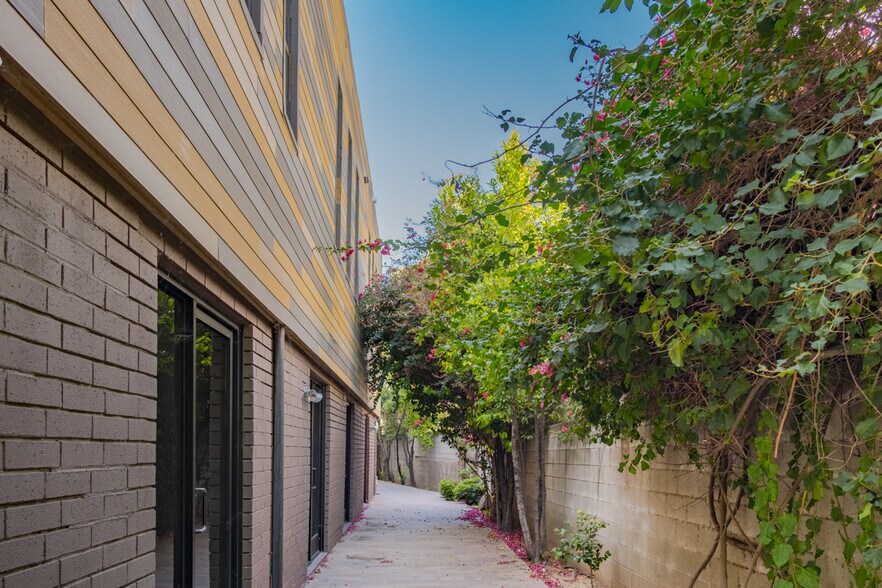 More Photos Of 328 S Atlantic Blvd, Monterey Park Office For Lease
