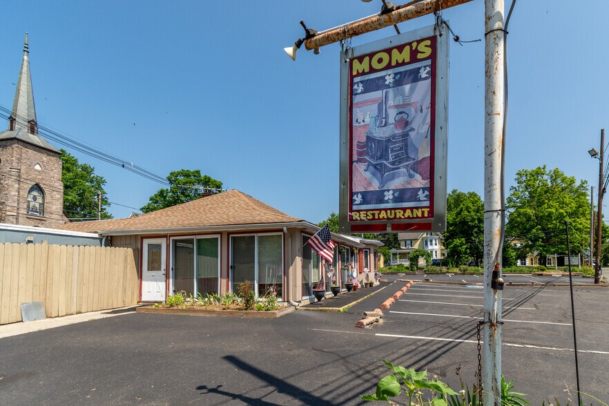 Primary Photo Of 36 John Ringo Rd, Ringoes Restaurant For Sale