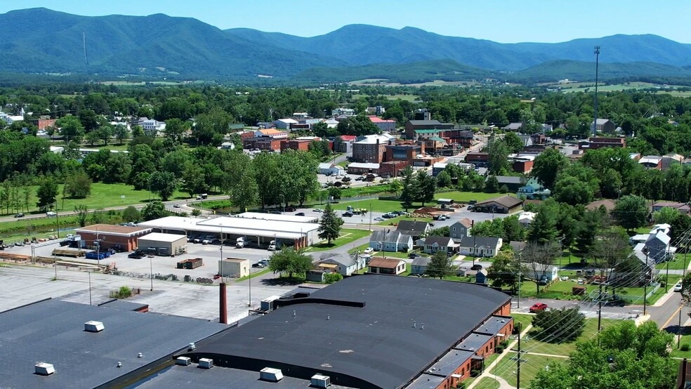Primary Photo Of 320 N Hawksbill St, Luray Light Distribution For Lease