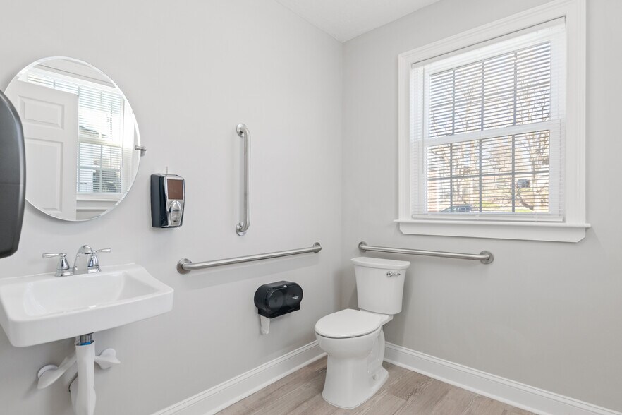 More Photos Of 44 4th St NW, Pulaski Office For Sale