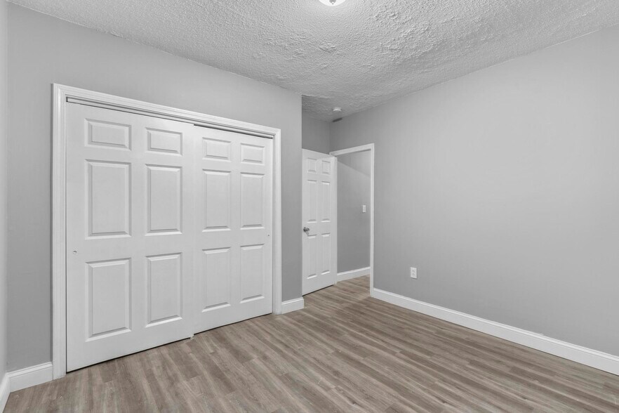 More Photos Of 36 Huntington St, Hartford Apartments For Sale