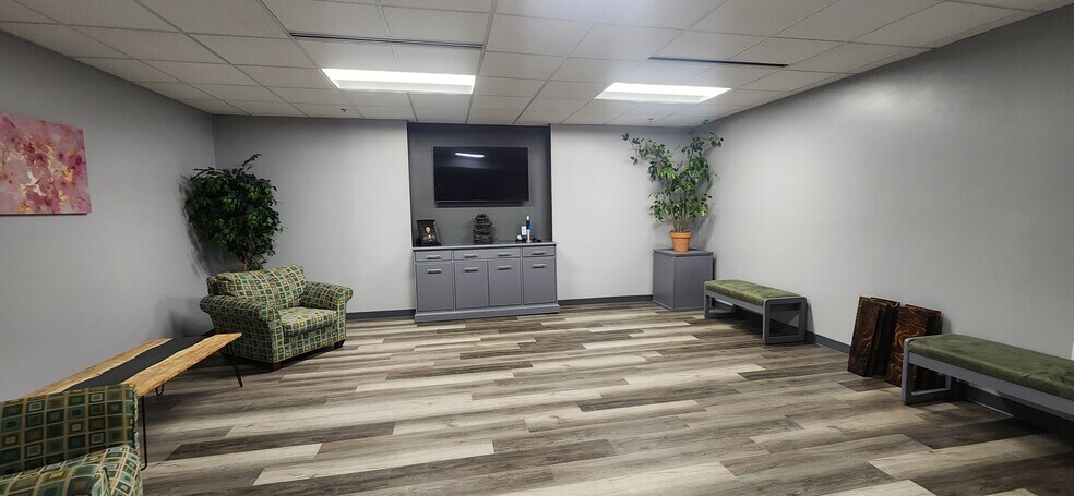 More Photos Of 200 S Washington Sq, Lansing Medical For Lease