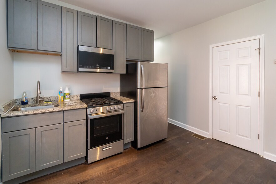 More Photos Of 619 E Groveland Park, Chicago Apartments For Sale