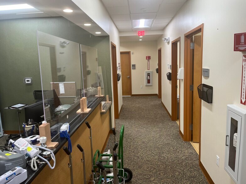 More Photos Of 2084-2090 E Main St, Cortlandt Manor Freestanding For Lease