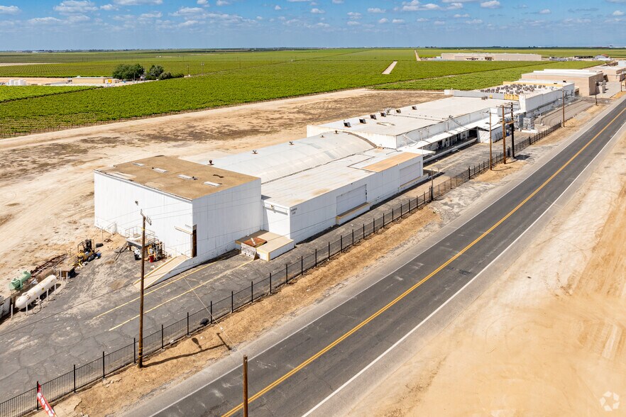 Primary Photo Of 11265 Famoso Porterville Hwy, Delano Refrigeration Cold Storage For Sale