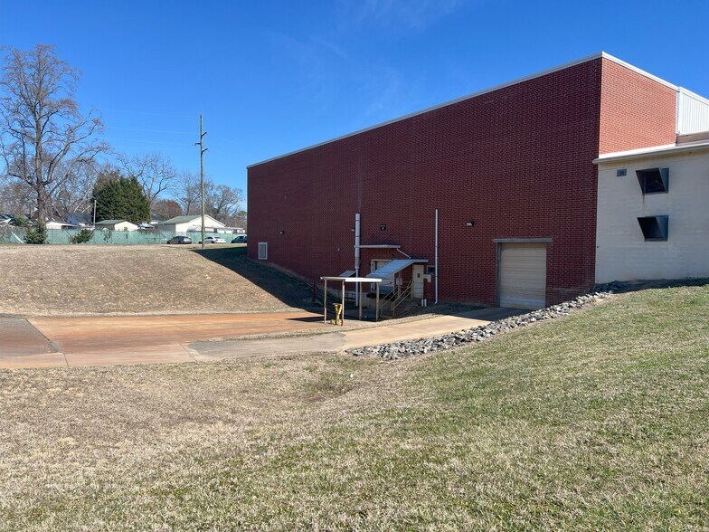 More Photos Of 213 Laurel Ave, Grover Warehouse For Sale