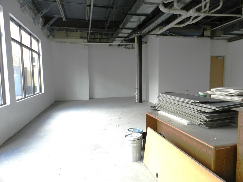 More Photos Of 1404 Hawk Pky, Montrose Medical For Lease