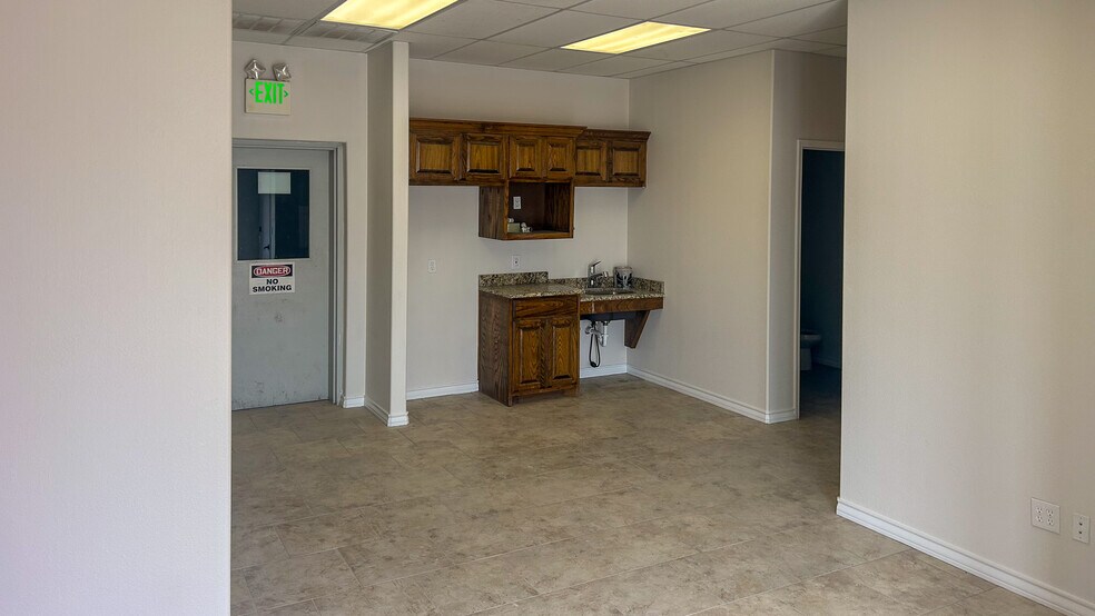 More Photos Of 3115 N County Road 1107, Midland Warehouse For Lease