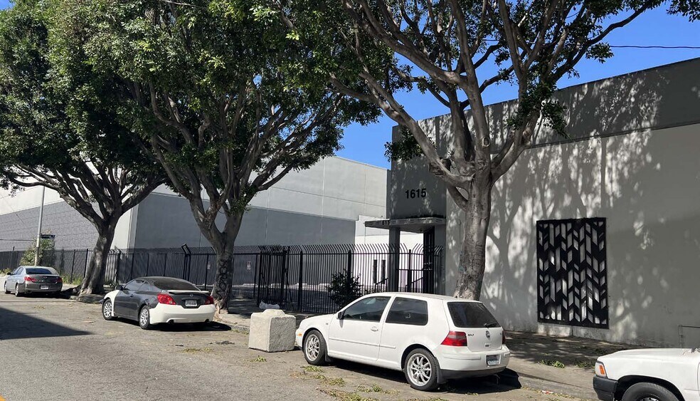 More Photos Of 1609-1611 E 15th St, Los Angeles Warehouse For Sale