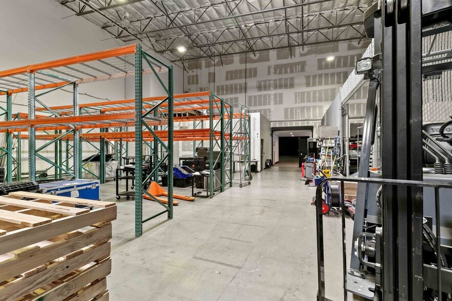 More Photos Of 2850 Ontario St, Burbank Warehouse For Lease