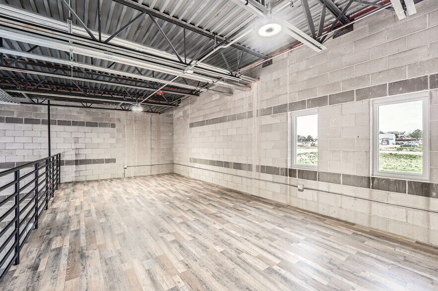 More Photos Of 10264 Dransfeldt Rd, Parker Showroom For Lease