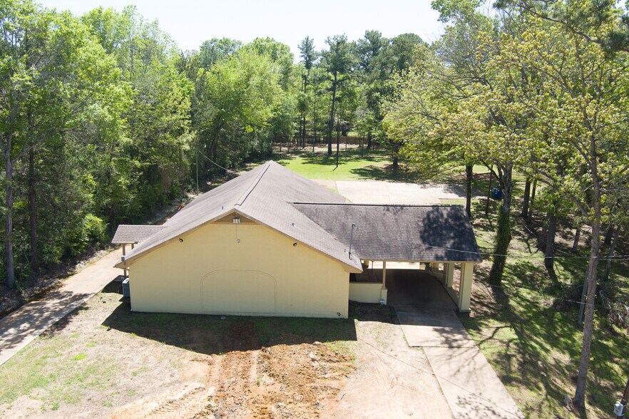 Primary Photo Of 120 NW 304 Loop, Crockett Daycare Center For Sale