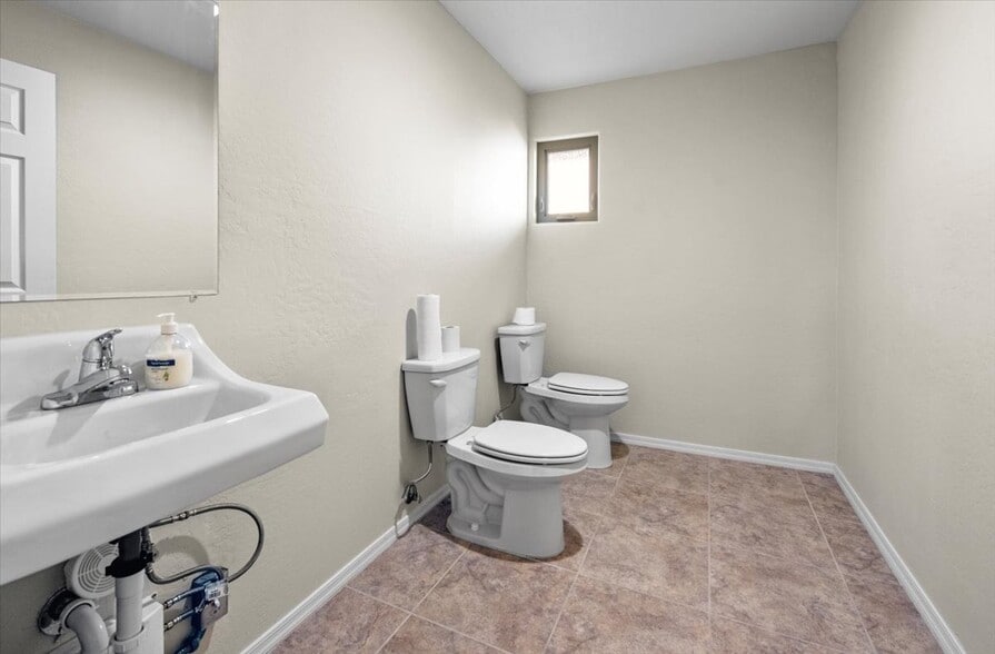 More Photos Of 550 N Center St, Mesa Office For Sale