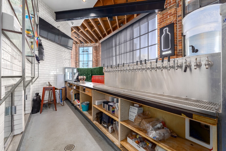 More Photos Of 2036-2046 Broadway, Denver Restaurant For Sale