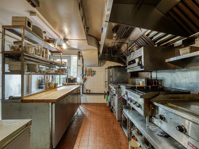 More Photos Of 515 Rue Notre-Dame, Repentigny Storefront For Sale