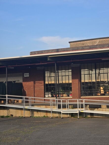 More Photos Of 5015-5025 Colorado Ave S, Seattle Warehouse For Lease