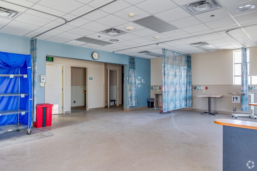 More Photos Of 13818 N Thunderbird Blvd, Sun City Rehabilitation Center For Sale