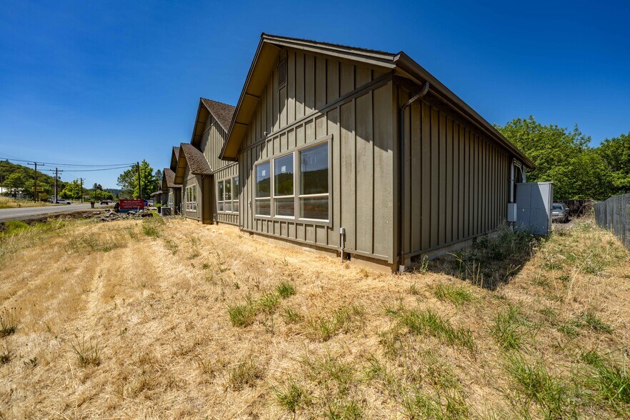 More Photos Of 209 S Old Pacific Hwy, Myrtle Creek Office For Sale