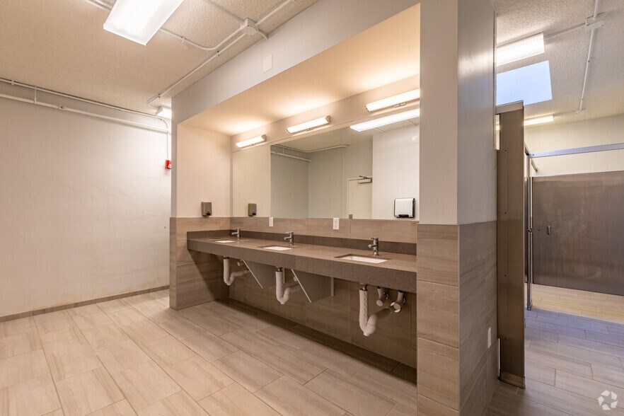 More Photos Of 5220 Troost Ave, Kansas City Apartments For Lease