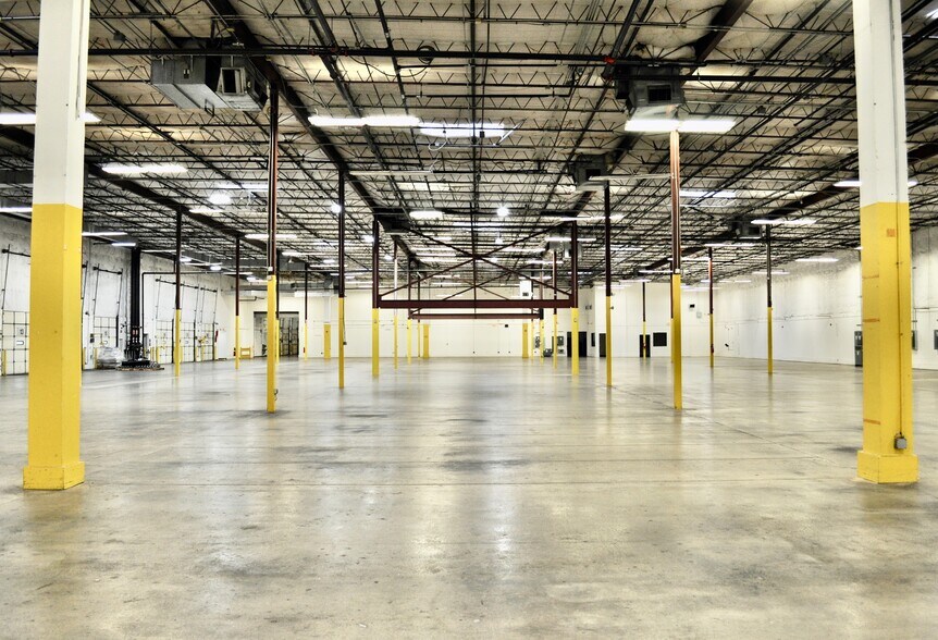 More Photos Of 2214 Braker Ln, Austin Distribution For Lease