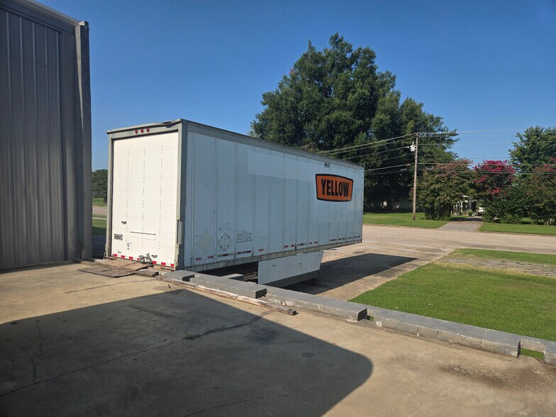 More Photos Of 905 N 1st St, Union City Warehouse For Lease
